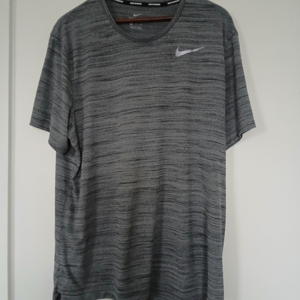 Nike Dri-Fit running t-shirt size XXL pre owned